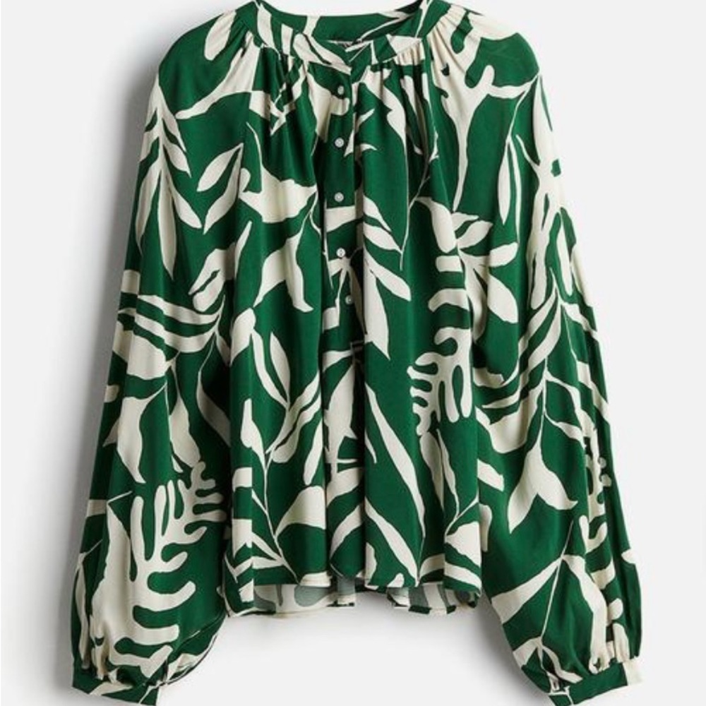 H&M Green and White Printed V-Neck Blouse - Picture 4 of 9